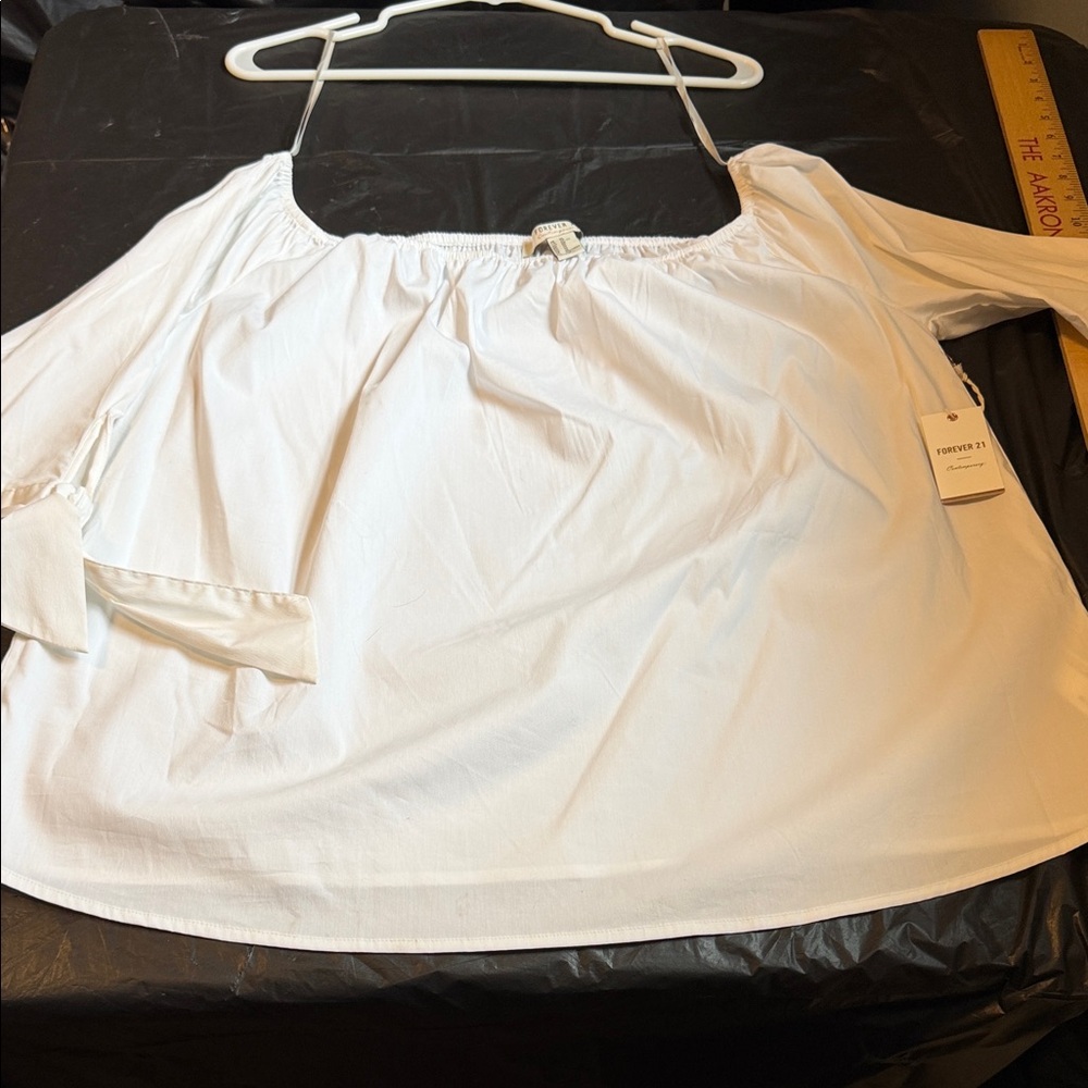 Forever 21 XL Ladies Off Shoulder Blouse with Ties on Sleeves